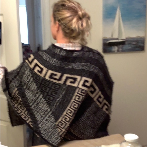 EUC super soft poncho - Picture 5 of 6